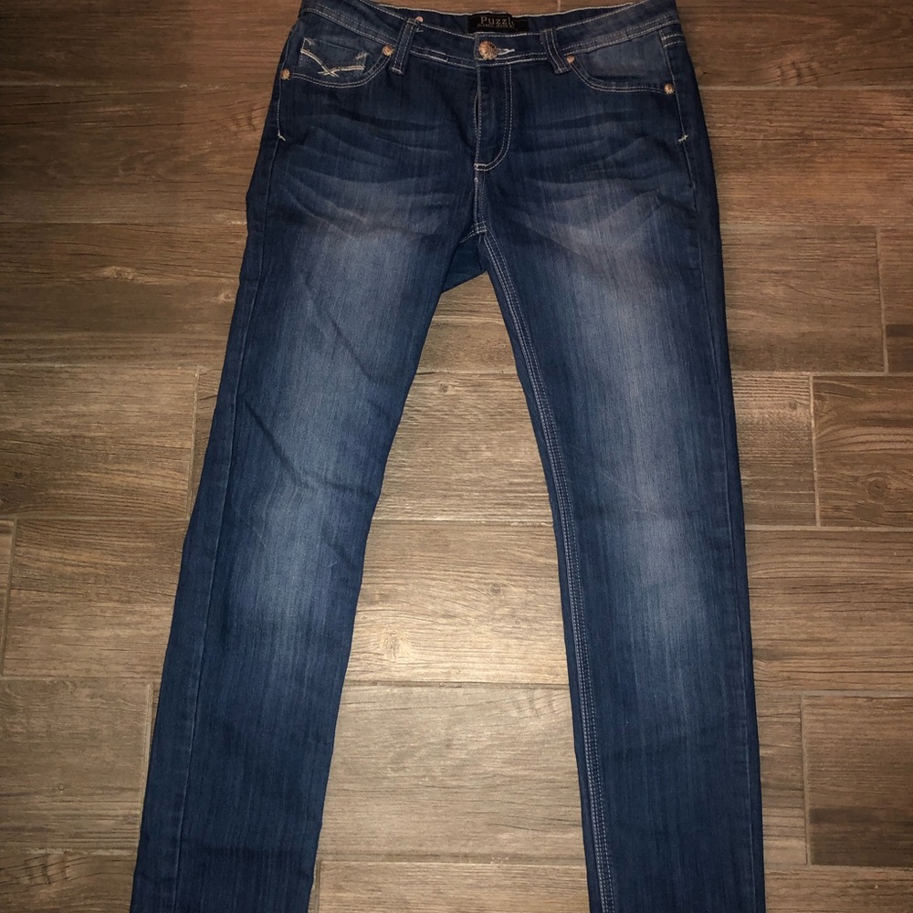 Puzzle brand jeans, skinny fits white stitching, pocket design on back